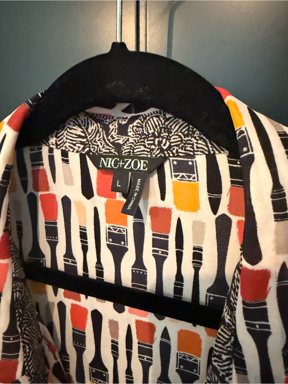 🎨 NIC+ZOE Paintbrush Print Blouse with Pink, Yellow and Red Brushes - Picture 2 of 7
